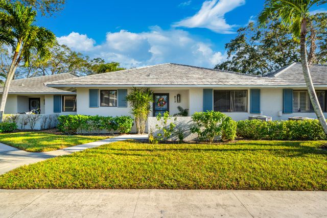 913 Club Drive, Palm Beach Gardens, FL 33418