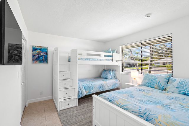 913 Club Drive, Palm Beach Gardens, FL 33418