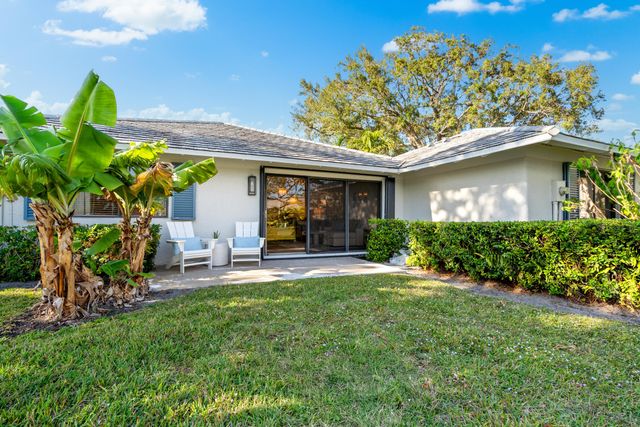 913 Club Drive, Palm Beach Gardens, FL 33418
