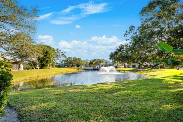 913 Club Drive, Palm Beach Gardens, FL 33418
