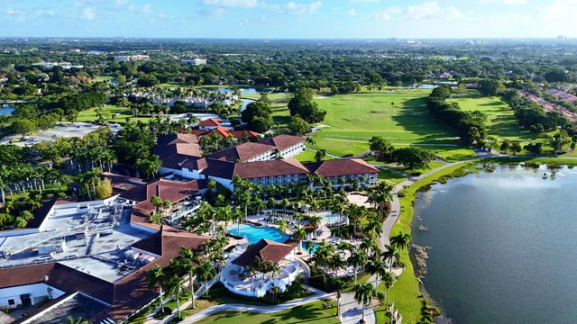 913 Club Drive, Palm Beach Gardens, FL 33418