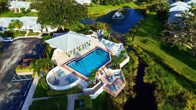 913 Club Drive, Palm Beach Gardens, FL 33418