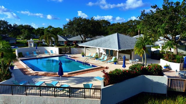 913 Club Drive, Palm Beach Gardens, FL 33418