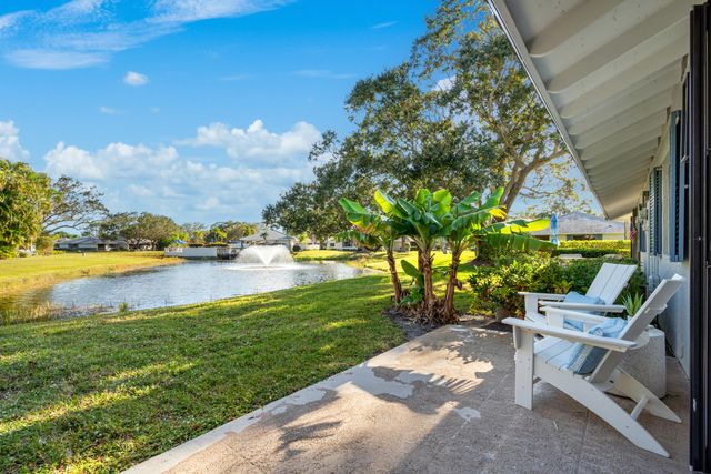 913 Club Drive, Palm Beach Gardens, FL 33418