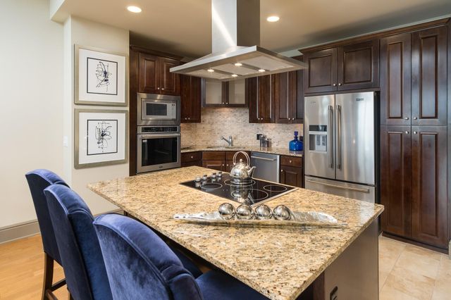 7 Riverway 1208, Houston, TX 77056