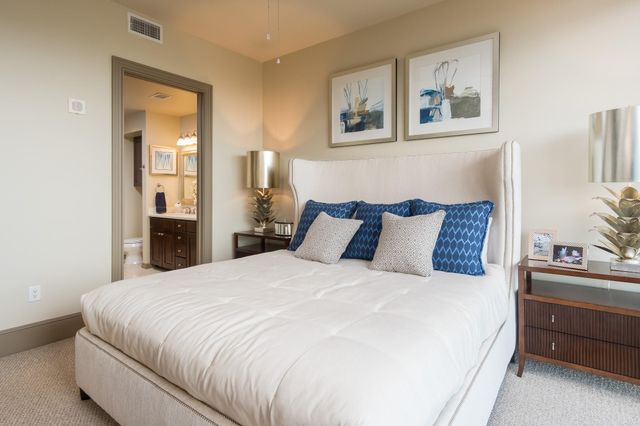 7 Riverway 1208, Houston, TX 77056