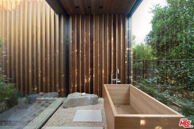 1675 Carla, Beverly Hills, CA 90210