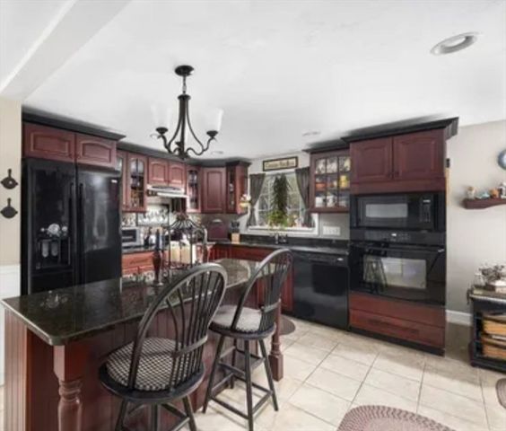 560 Allen Ave, North Attleboro, MA 02760