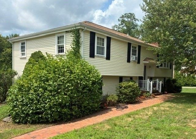 560 Allen Ave, North Attleboro, MA 02760