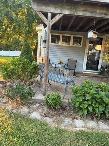 560 Allen Ave, North Attleboro, MA 02760