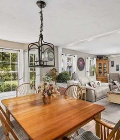 560 Allen Ave, North Attleboro, MA 02760