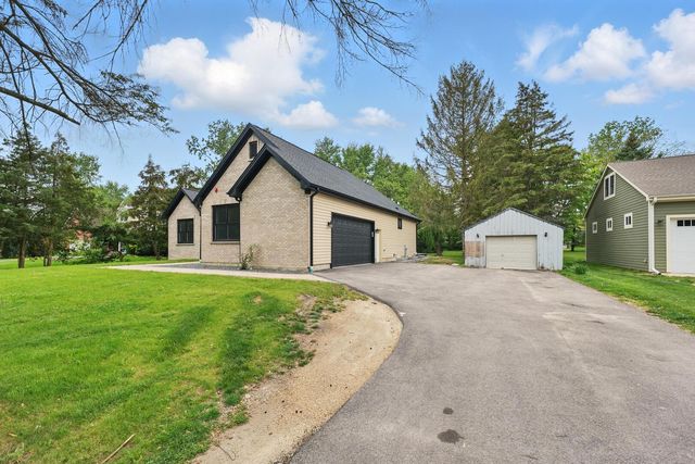 3026 Jackson Drive, Arlington Heights, IL 60004