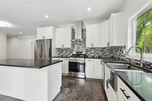 3026 Jackson Drive, Arlington Heights, IL 60004