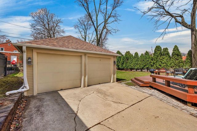 211 N 88th STREET, Wauwatosa, WI 53226