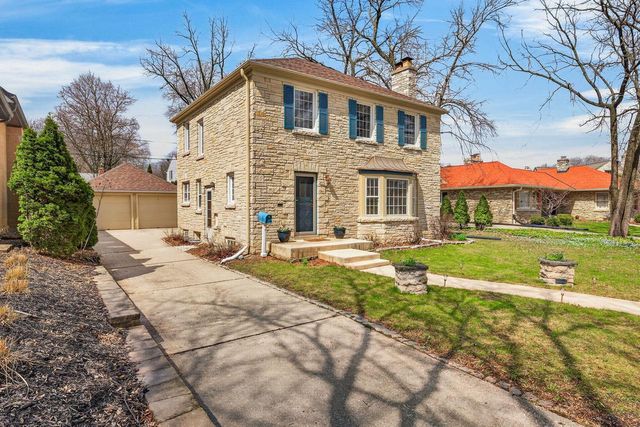 211 N 88th STREET, Wauwatosa, WI 53226