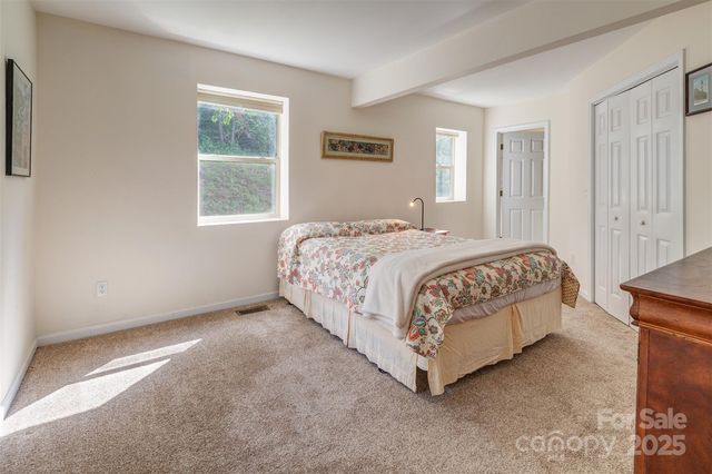 9 Koenig Way, Asheville, NC 28804