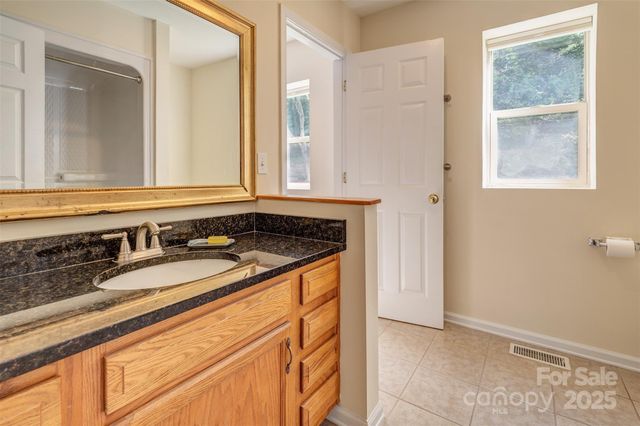 9 Koenig Way, Asheville, NC 28804