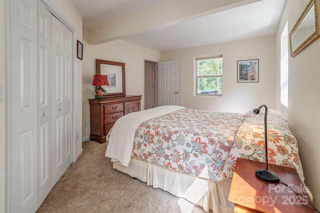 9 Koenig Way, Asheville, NC 28804