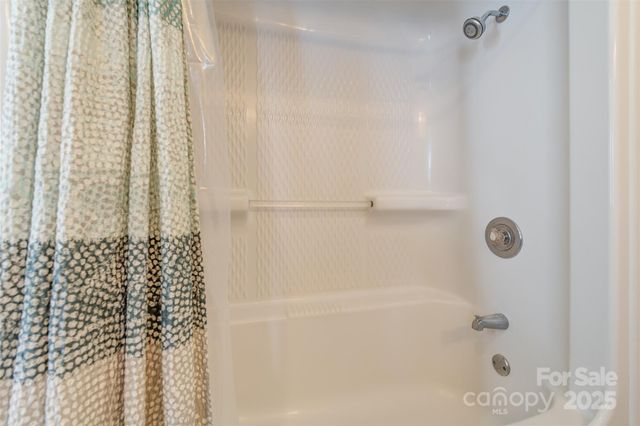 9 Koenig Way, Asheville, NC 28804