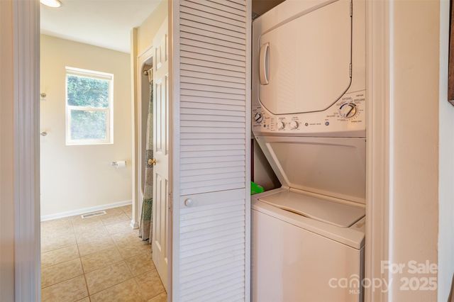 9 Koenig Way, Asheville, NC 28804