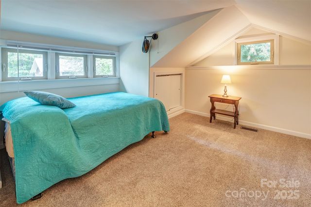 9 Koenig Way, Asheville, NC 28804