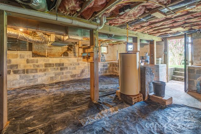 9 Koenig Way, Asheville, NC 28804