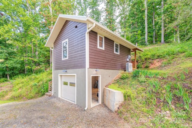 9 Koenig Way, Asheville, NC 28804