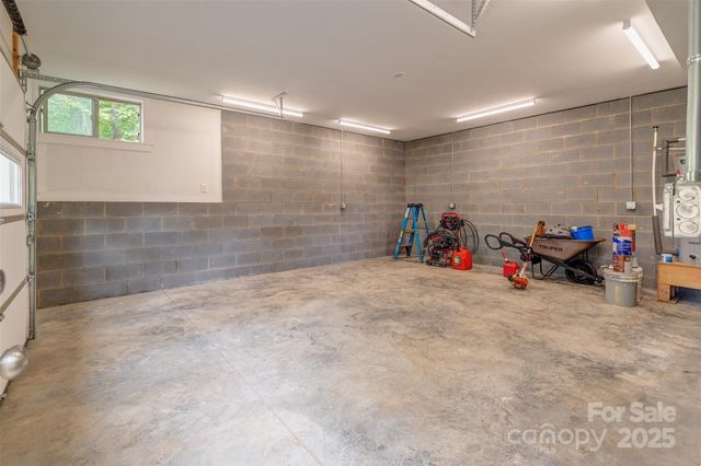 9 Koenig Way, Asheville, NC 28804