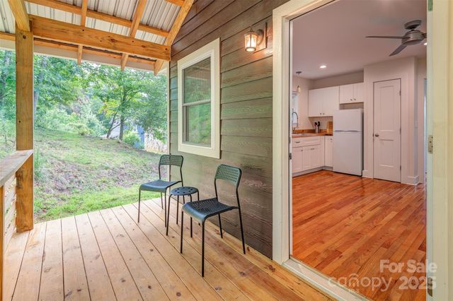 9 Koenig Way, Asheville, NC 28804