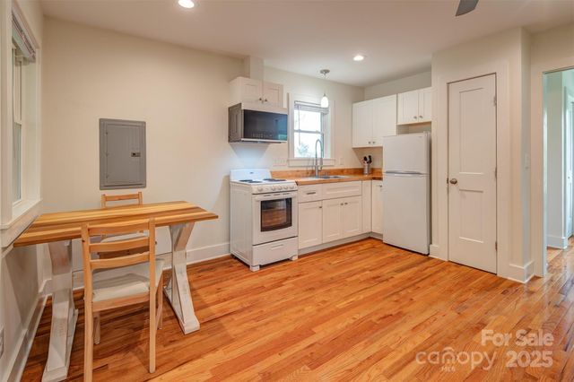 9 Koenig Way, Asheville, NC 28804