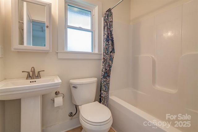 9 Koenig Way, Asheville, NC 28804