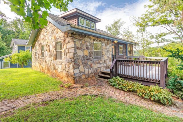 9 Koenig Way, Asheville, NC 28804
