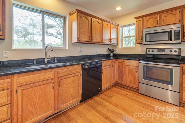 9 Koenig Way, Asheville, NC 28804