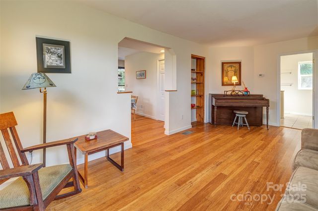 9 Koenig Way, Asheville, NC 28804