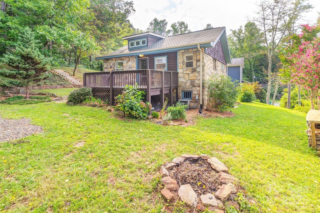 9 Koenig Way, Asheville, NC 28804