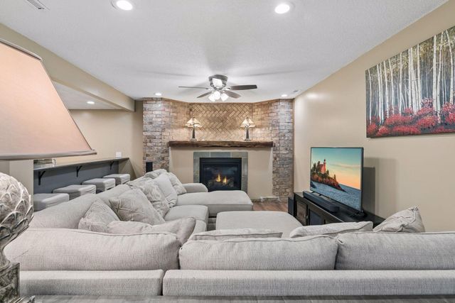 35 Marcin Hill, Burnsville, MN 55337