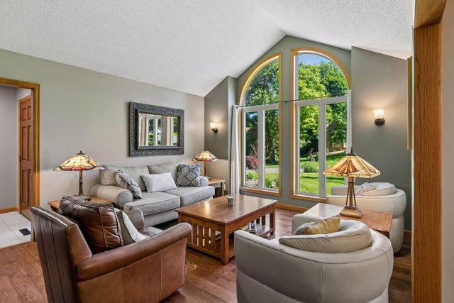 35 Marcin Hill, Burnsville, MN 55337