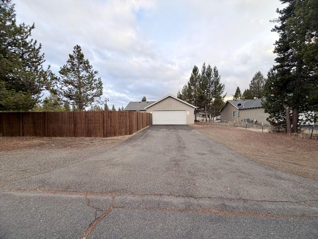 16698 Wyatt Drive, La Pine, OR 97739