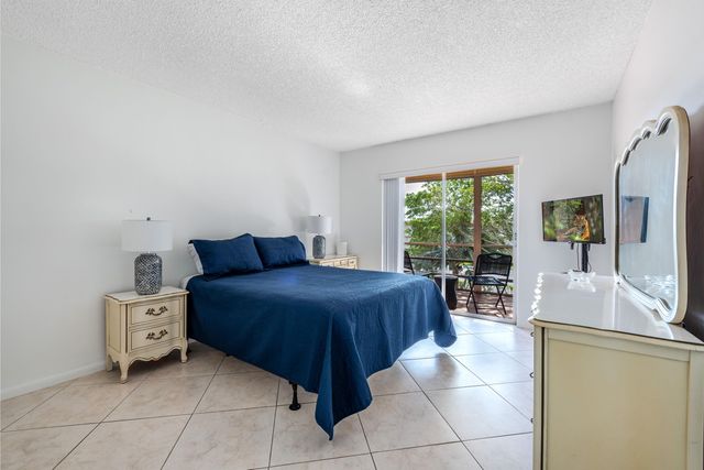 2615 Garden Drive N 307, Lake Worth, FL 33461