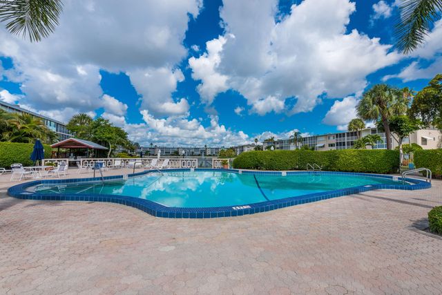 2615 Garden Drive N 307, Lake Worth, FL 33461