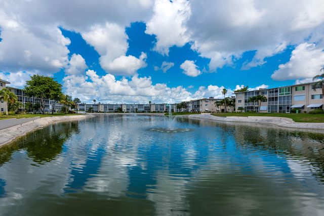 2615 Garden Drive N 307, Lake Worth, FL 33461
