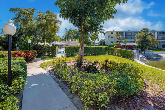 2615 Garden Drive N 307, Lake Worth, FL 33461