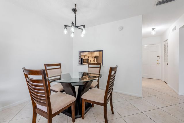 2615 Garden Drive N 307, Lake Worth, FL 33461