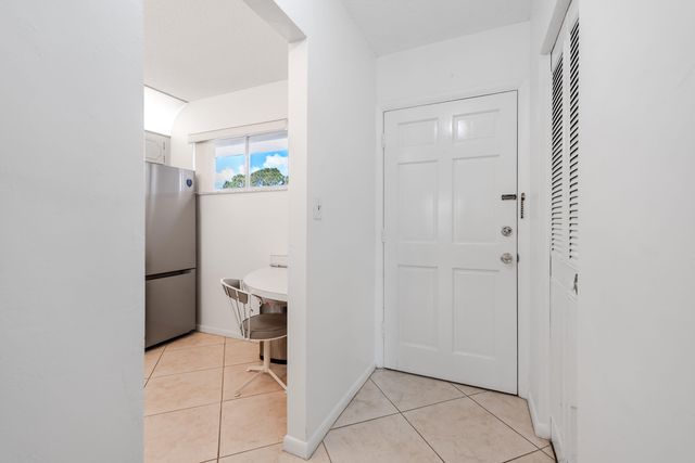 2615 Garden Drive N 307, Lake Worth, FL 33461