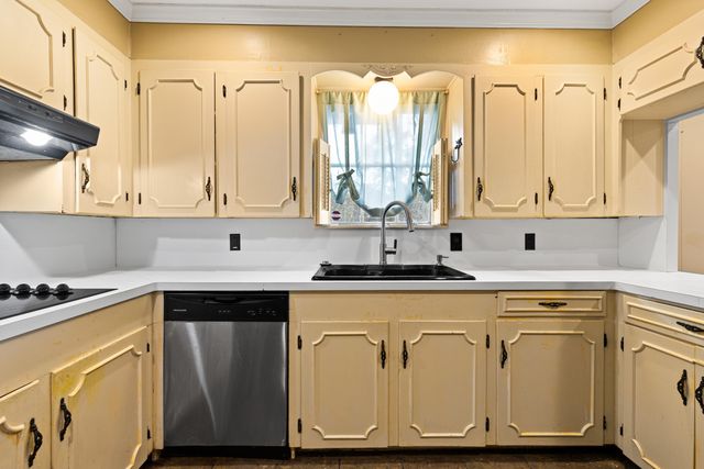 1100 Gardenia Ln., Longview, TX 75601