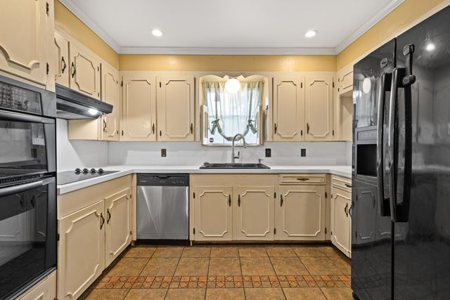 1100 Gardenia Ln., Longview, TX 75601