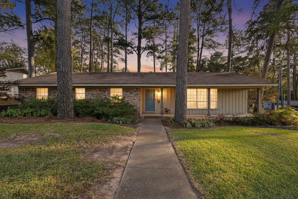 1100 Gardenia Ln., Longview, TX 75601