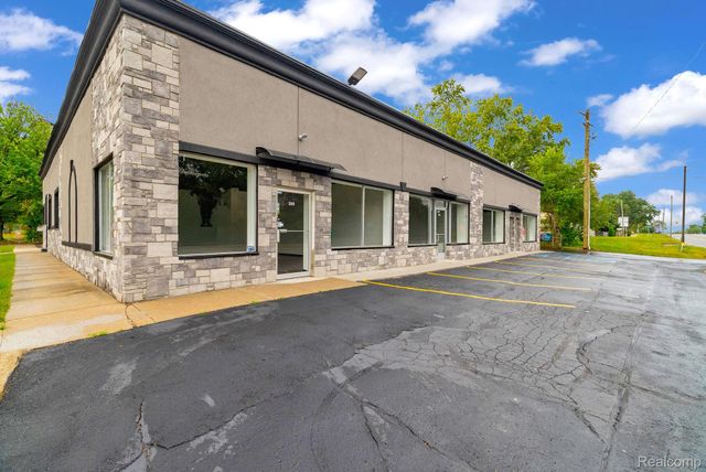 2701 Elizabeth Lake, Suite 200, Waterford Charter Township, MI 48328