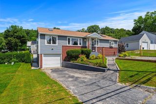 905 Riverside Dr, Methuen, MA 01844