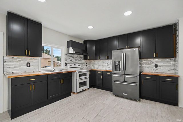3902 W Western Avenue, South Bend, IN 46619